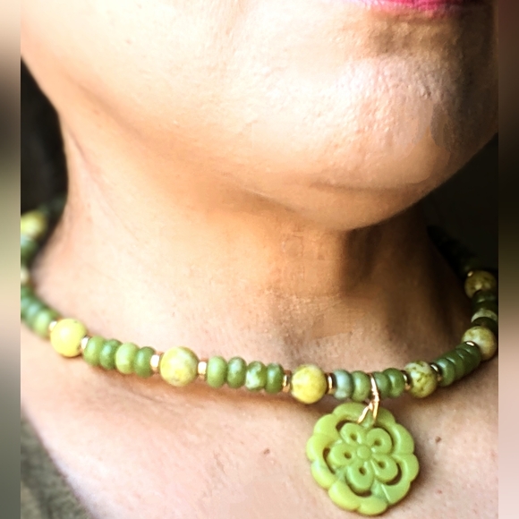 Natural Green Jade Necklace Choker And Flower  Pendant - Picture 8 of 8